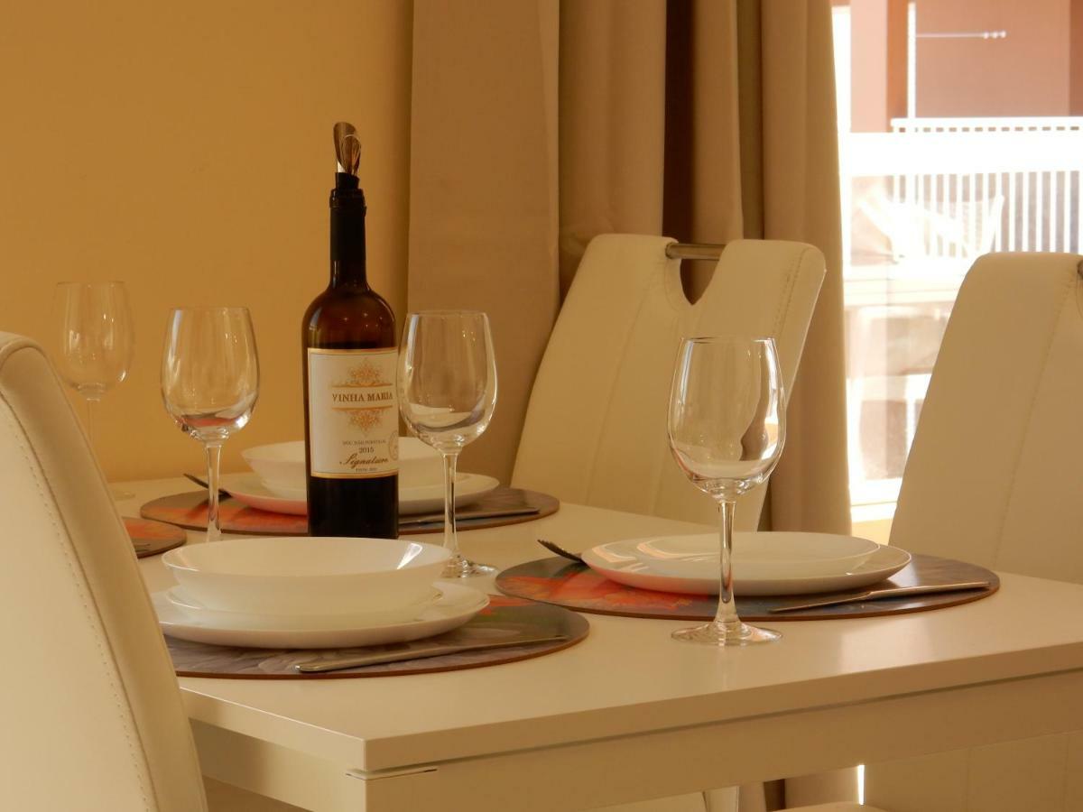 Beach & Sea Apt, Fast Wifi, Airco, Private Parking And Pool Portimao Exterior photo